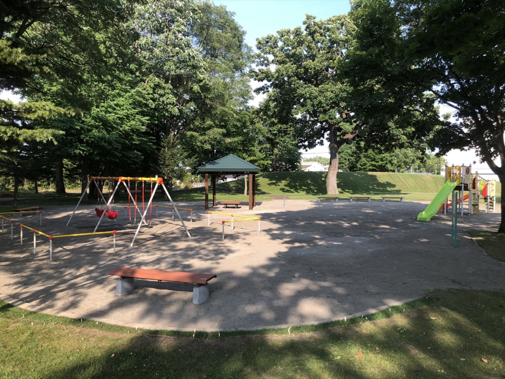 公園遊具が完成しました 紺野建設株式会社ー十勝帯広 札幌でのこだわりの家づくり 注文住宅新築 リフォーム リノベーションの設計施工