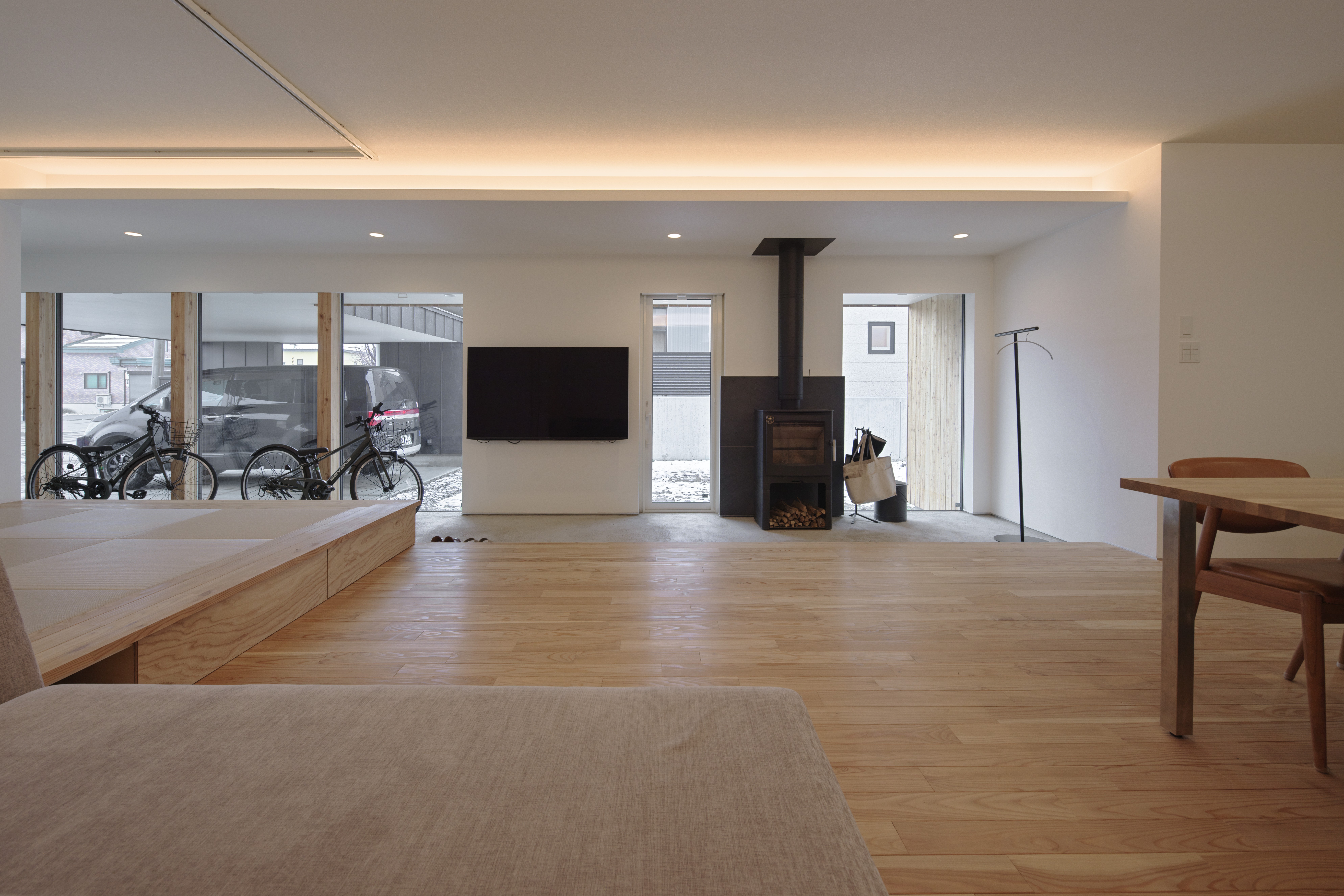 長い土間に迎えられるすまい